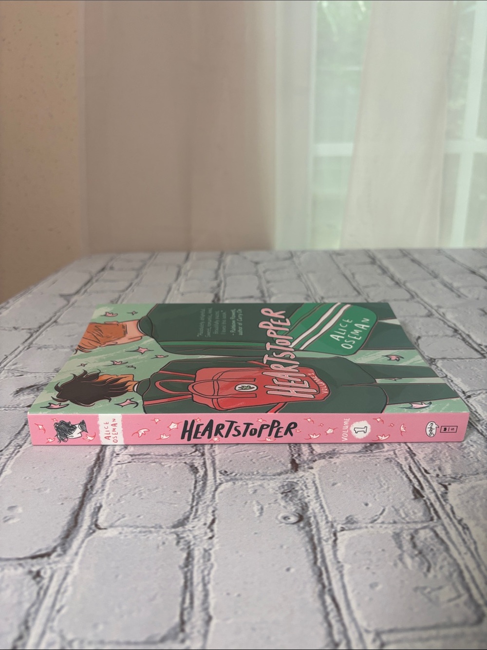 Heartstopper Graphic Novel Volume 1 paperback - Picture 3 of 6